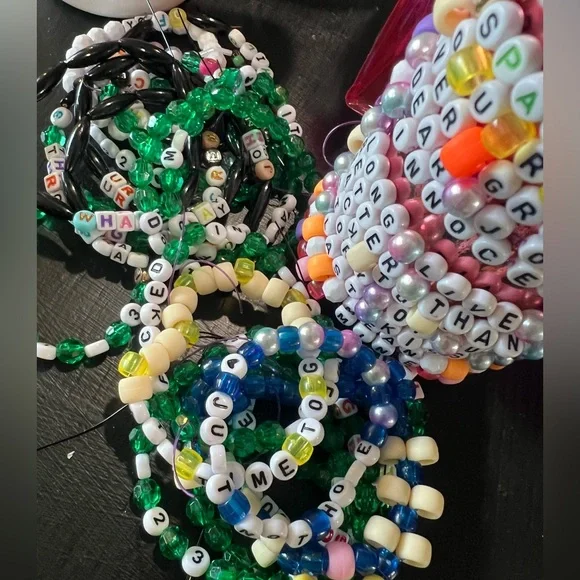 ✨🫶30 Eras Tour Friendship Bracelets Random 30 pack🫶✨ - Picture 6 of 16